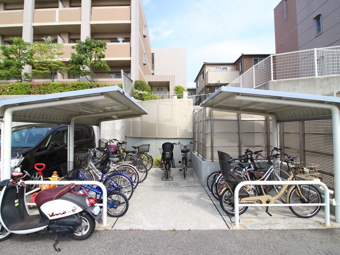 物件外観写真2　(駐輪場)