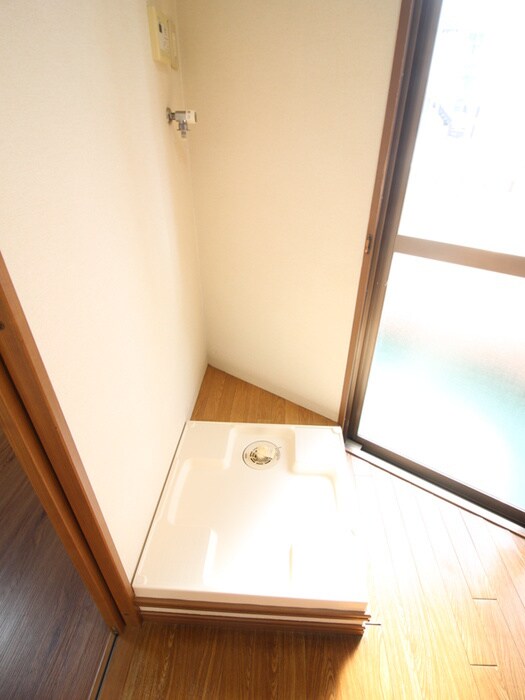 物件内観写真12　(洗濯機置場)