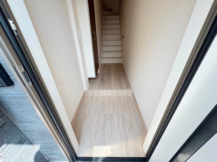 物件内観写真9　(玄関)