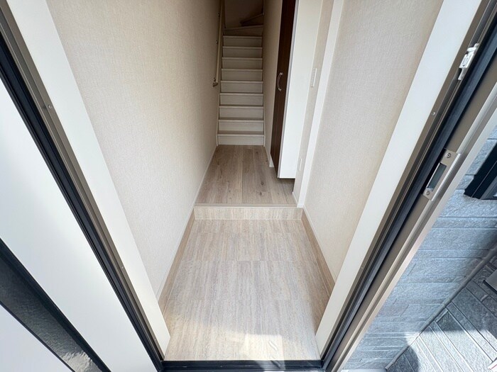 物件内観写真9　(玄関)