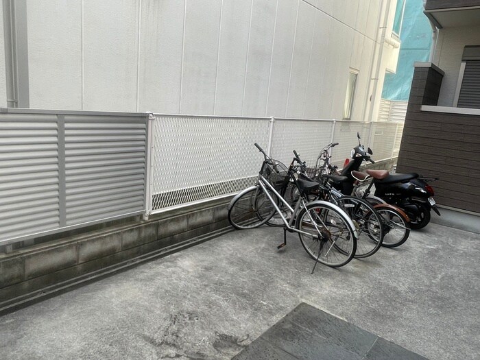 物件外観写真3　(駐輪場)