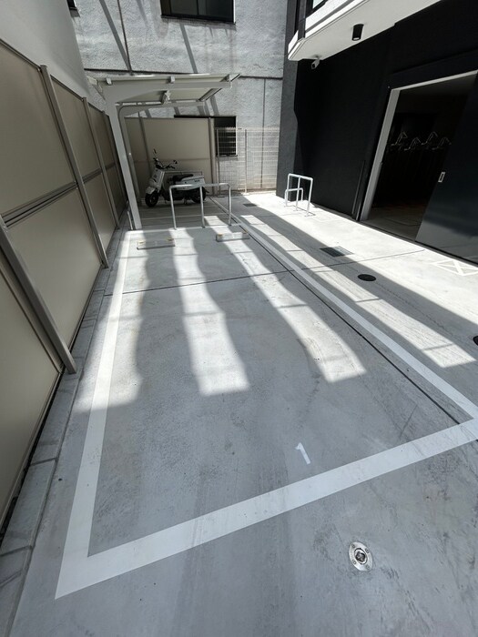 物件外観写真4　(駐車場)