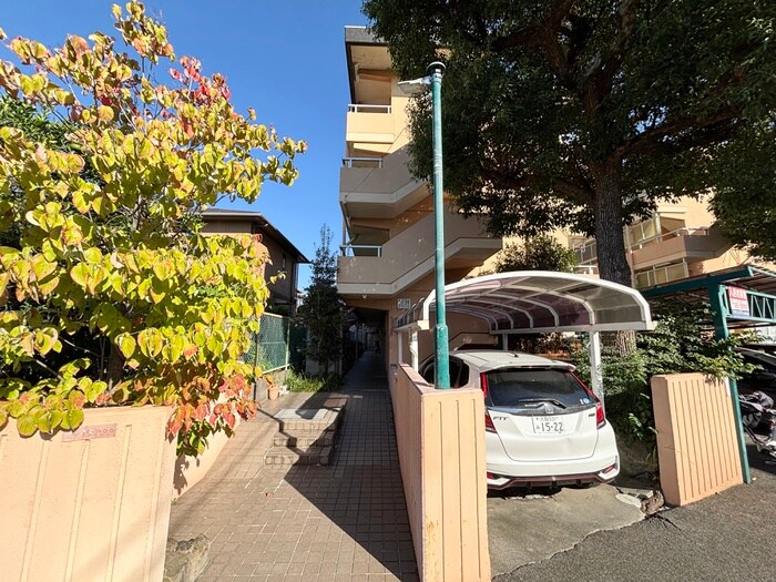 物件外観写真4　(エントランス部分)