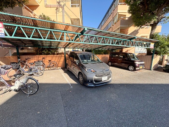 物件外観写真5　(駐車場)