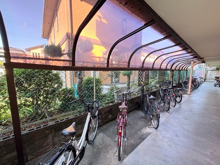物件外観写真6　(駐輪場)