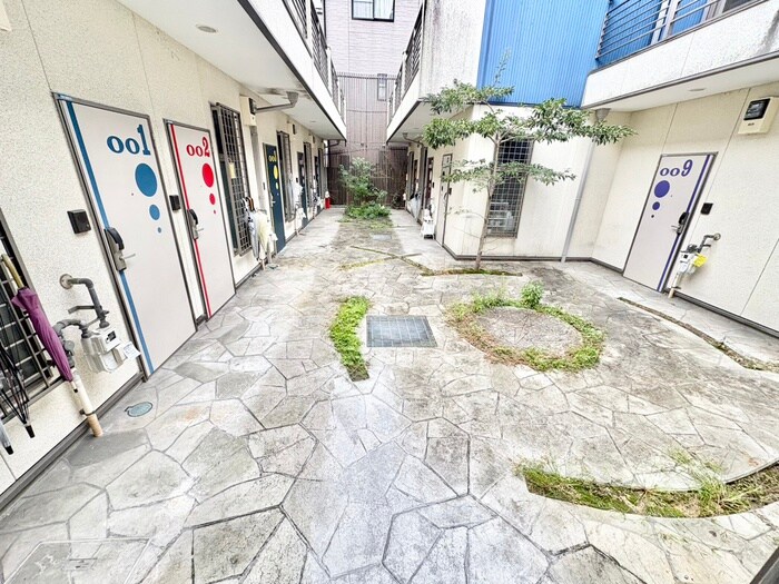 物件外観写真5　(エントランス部分)