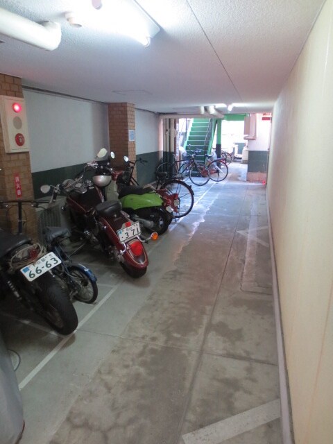 物件外観写真3　(駐輪場)