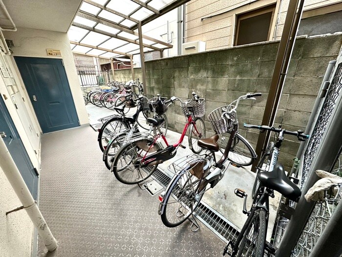 物件外観写真4　(駐輪場)
