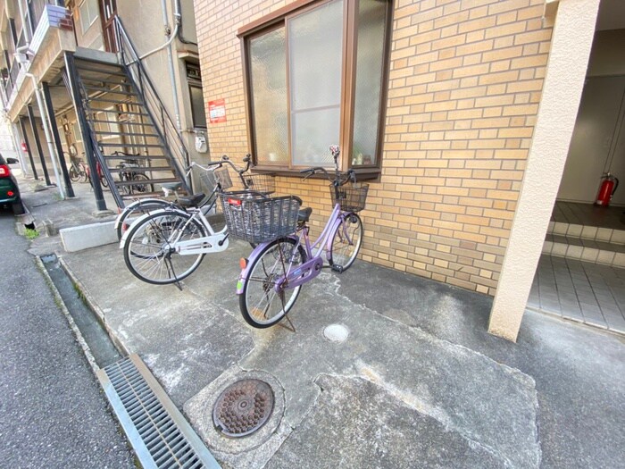 物件外観写真5　(駐輪場)