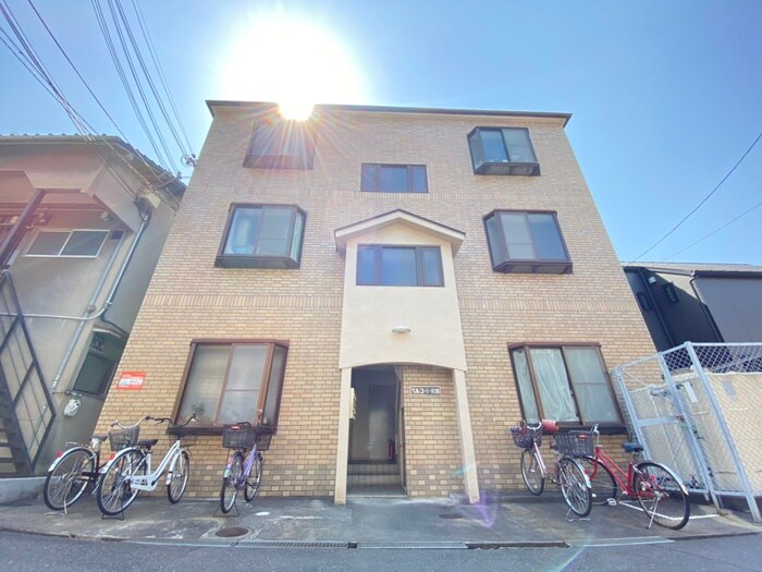 物件外観写真6　(バイク置き場)