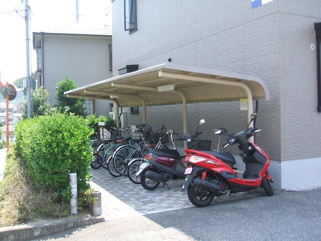 物件外観写真2　(駐輪場)