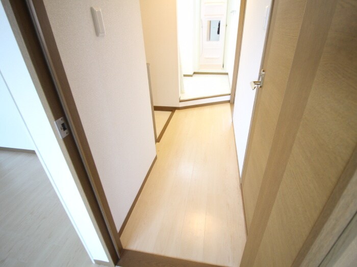 物件内観写真16　(廊下)