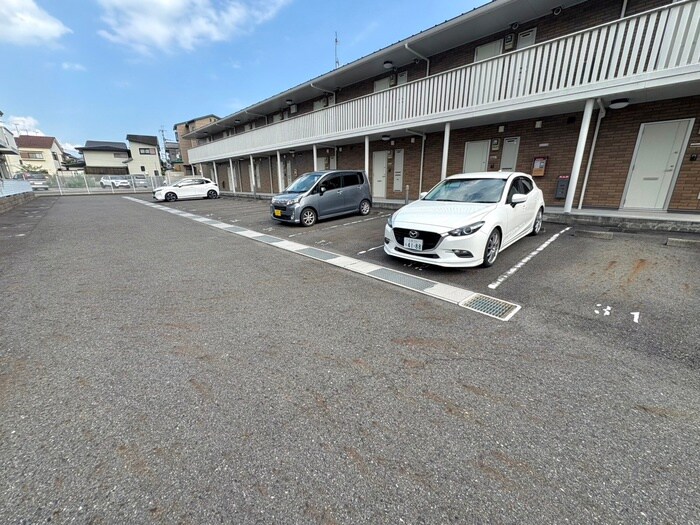 物件外観写真2　(駐車場)