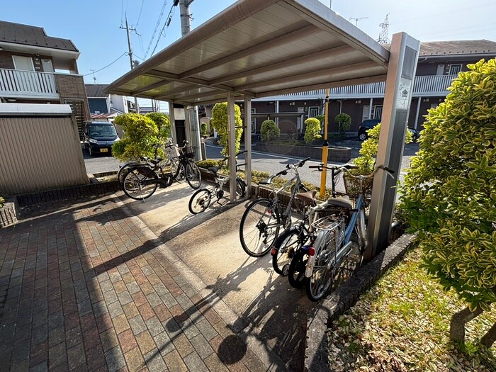 物件外観写真3　(駐輪場)