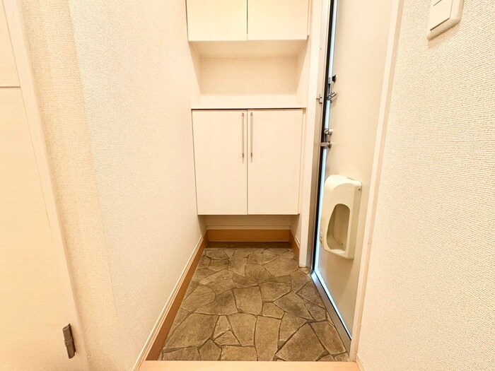 物件内観写真16　(玄関)