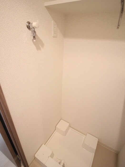 物件内観写真9　(洗濯機置場)