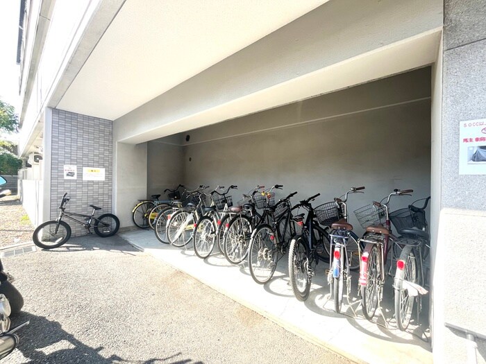 物件外観写真6　(駐輪場)