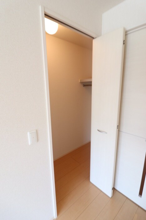 物件内観写真15　(収納)