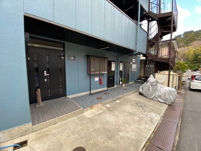 物件外観写真3　(エントランス部分)