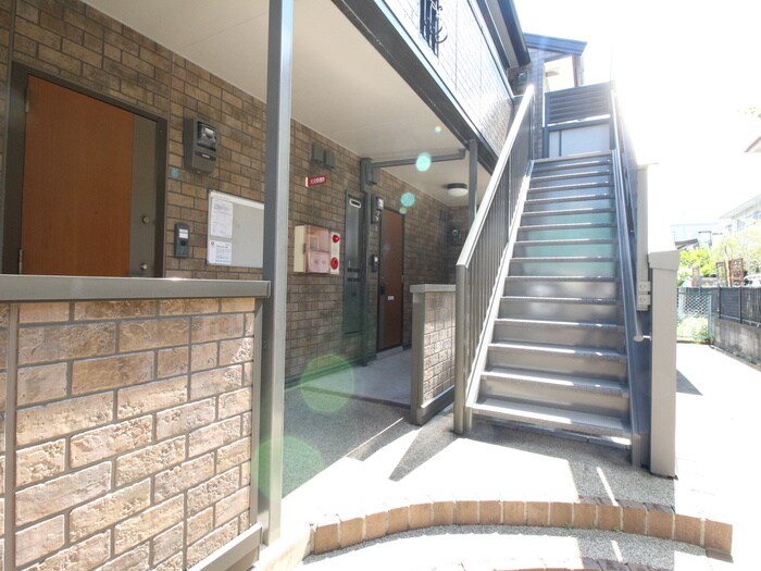 物件外観写真2　(エントランス部分)