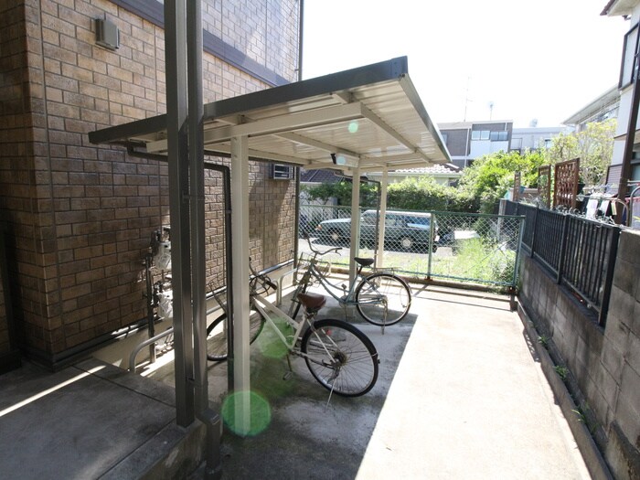 物件外観写真3　(駐輪場)