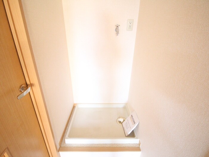 物件内観写真15　(洗濯機置場)