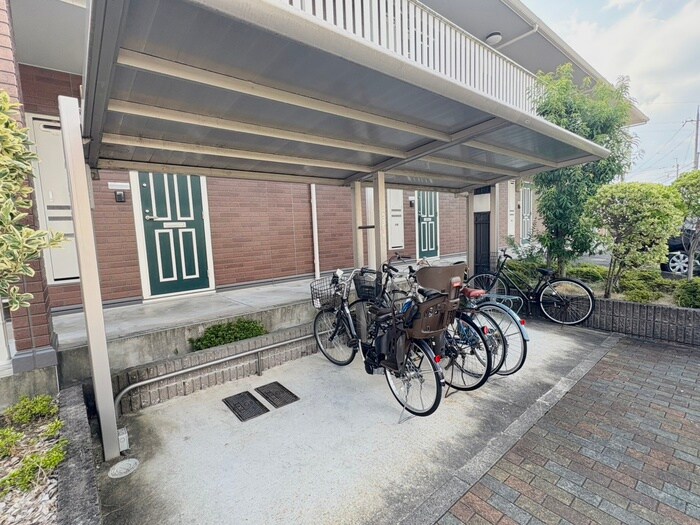 物件外観写真3　(駐輪場)