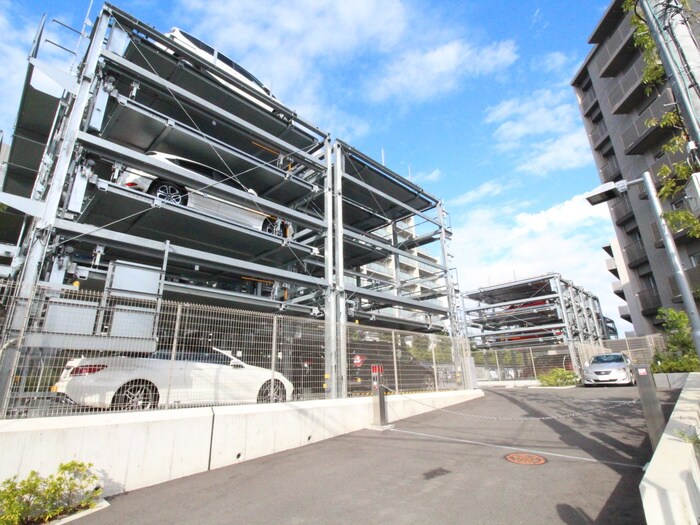 物件外観写真3　(駐車場)