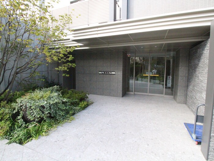 物件外観写真4　(エントランス部分)