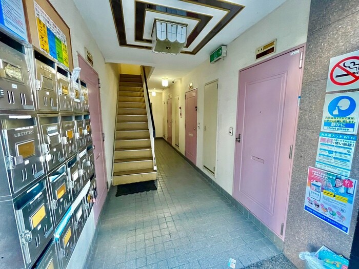 物件外観写真4　(エントランス部分)