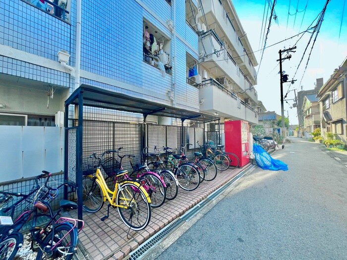 物件外観写真5　(駐輪場)