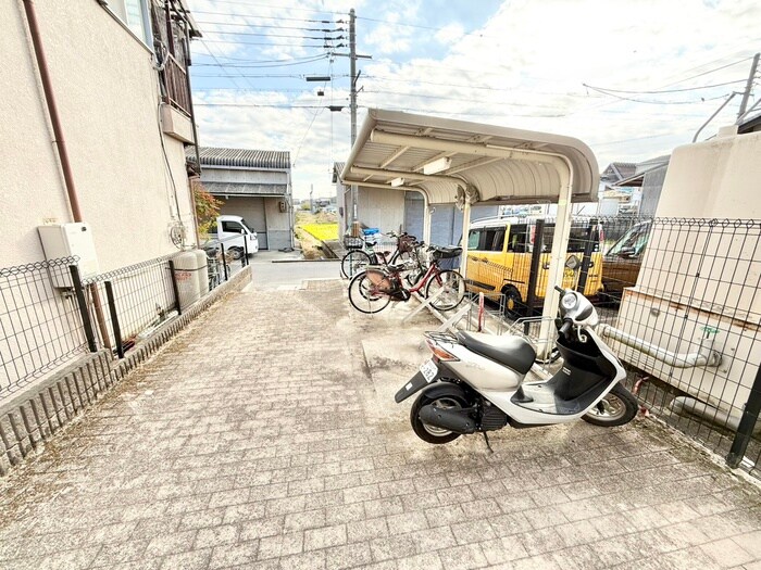 物件外観写真3　(駐輪場)