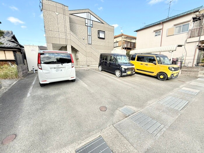 物件外観写真4　(駐車場)