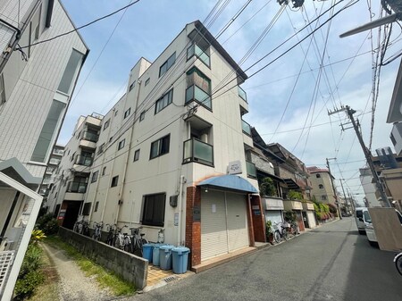 ジュネスシャトー1号館外観写真