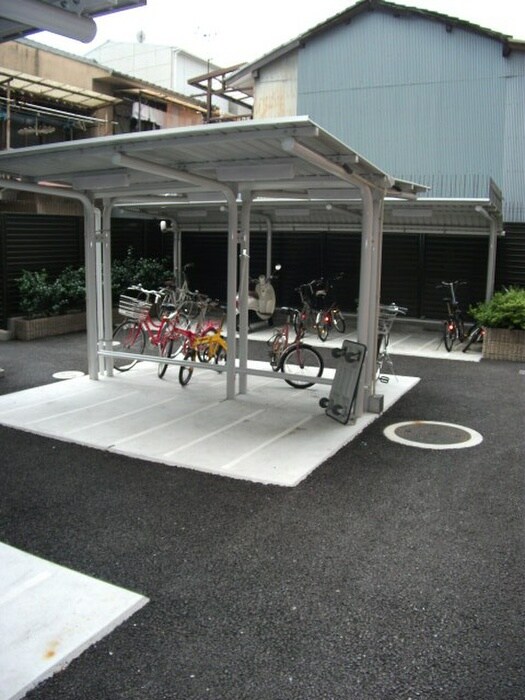 物件外観写真3　(駐輪場)