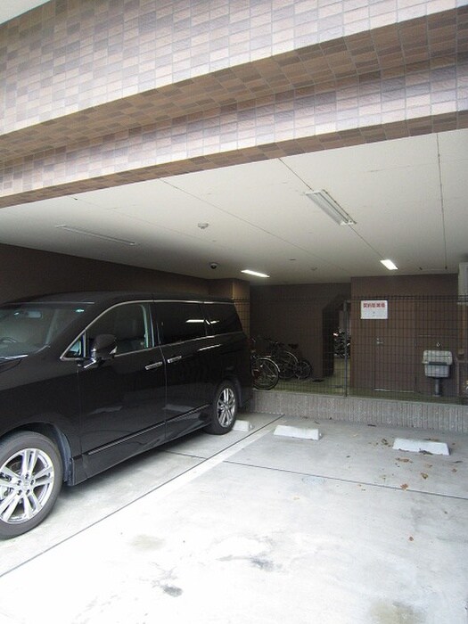 物件外観写真4　(駐車場)