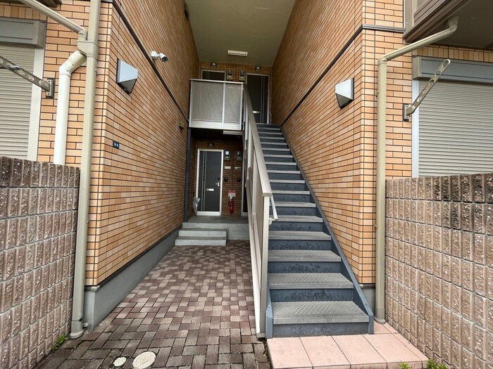 物件外観写真2　(エントランス部分)