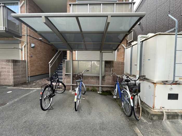 物件外観写真3　(駐輪場)