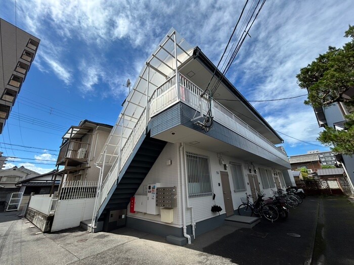 物件外観写真3　(エントランス部分)