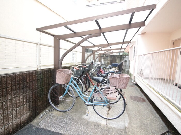 物件外観写真4　(駐輪場)