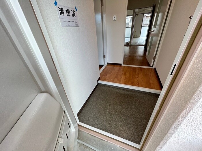 物件内観写真16　(玄関)