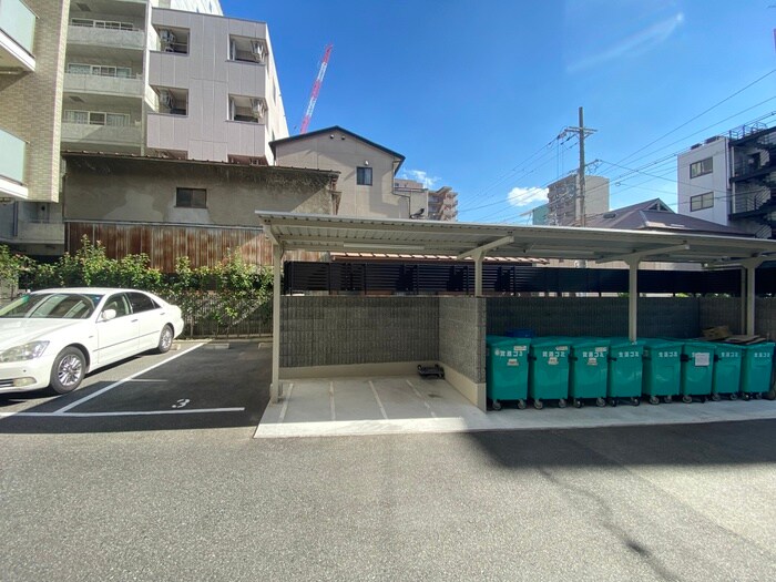 物件外観写真5　(バイク置き場)