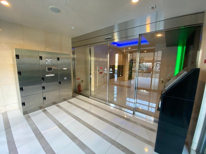 物件外観写真6　(エントランス部分)