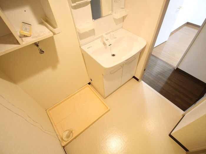 物件内観写真15　(洗濯機置場)