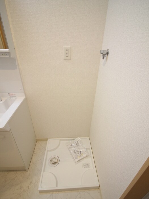 物件内観写真18　(洗濯機置場)