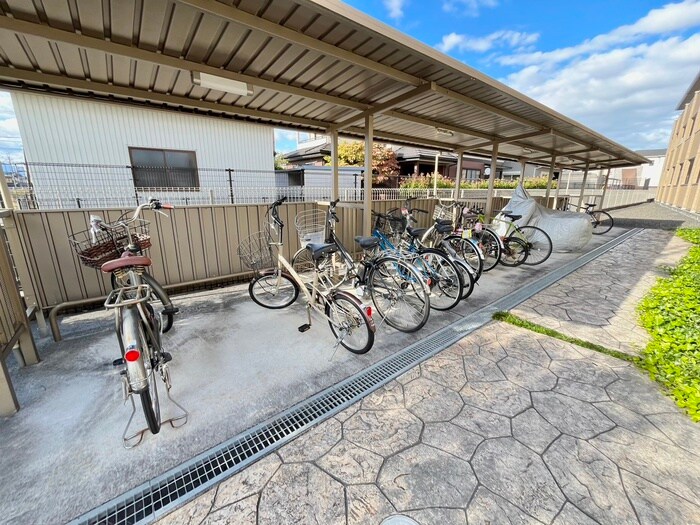 物件外観写真3　(駐輪場)