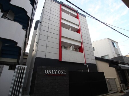 ONLY ONE 川西駅前外観写真