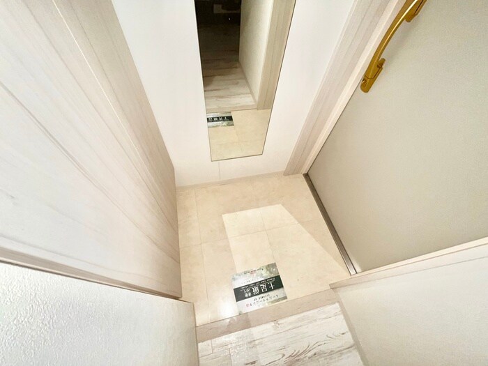 物件内観写真17　(玄関)