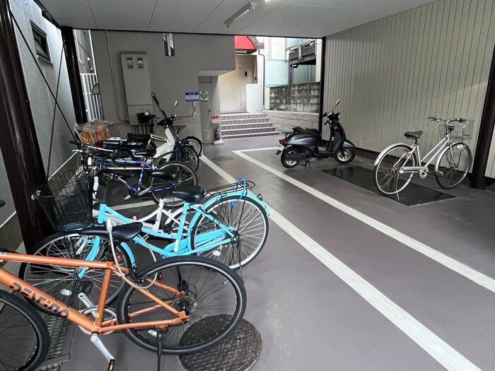物件外観写真3　(駐輪場)