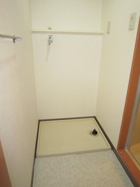 物件内観写真14　(洗濯機置場)